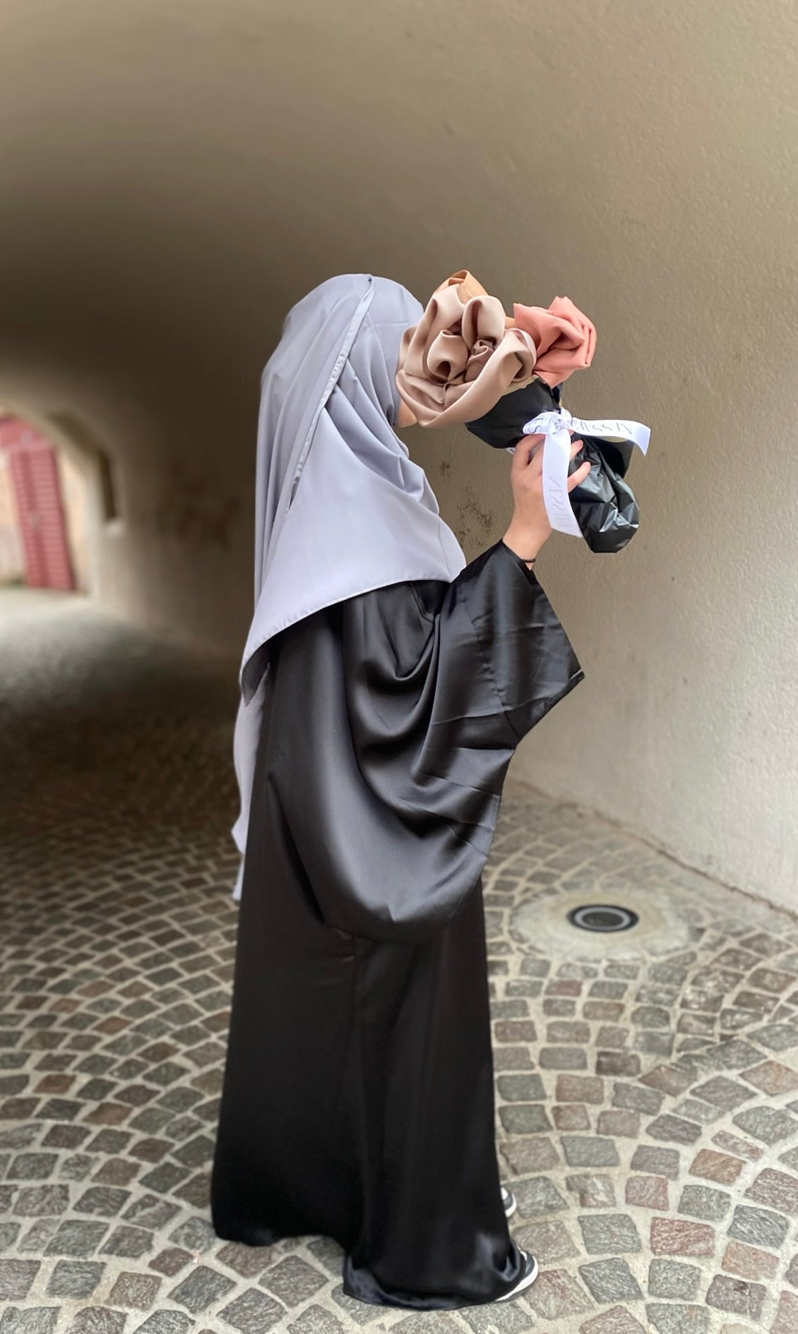 Abaya effet satiné manche papillon