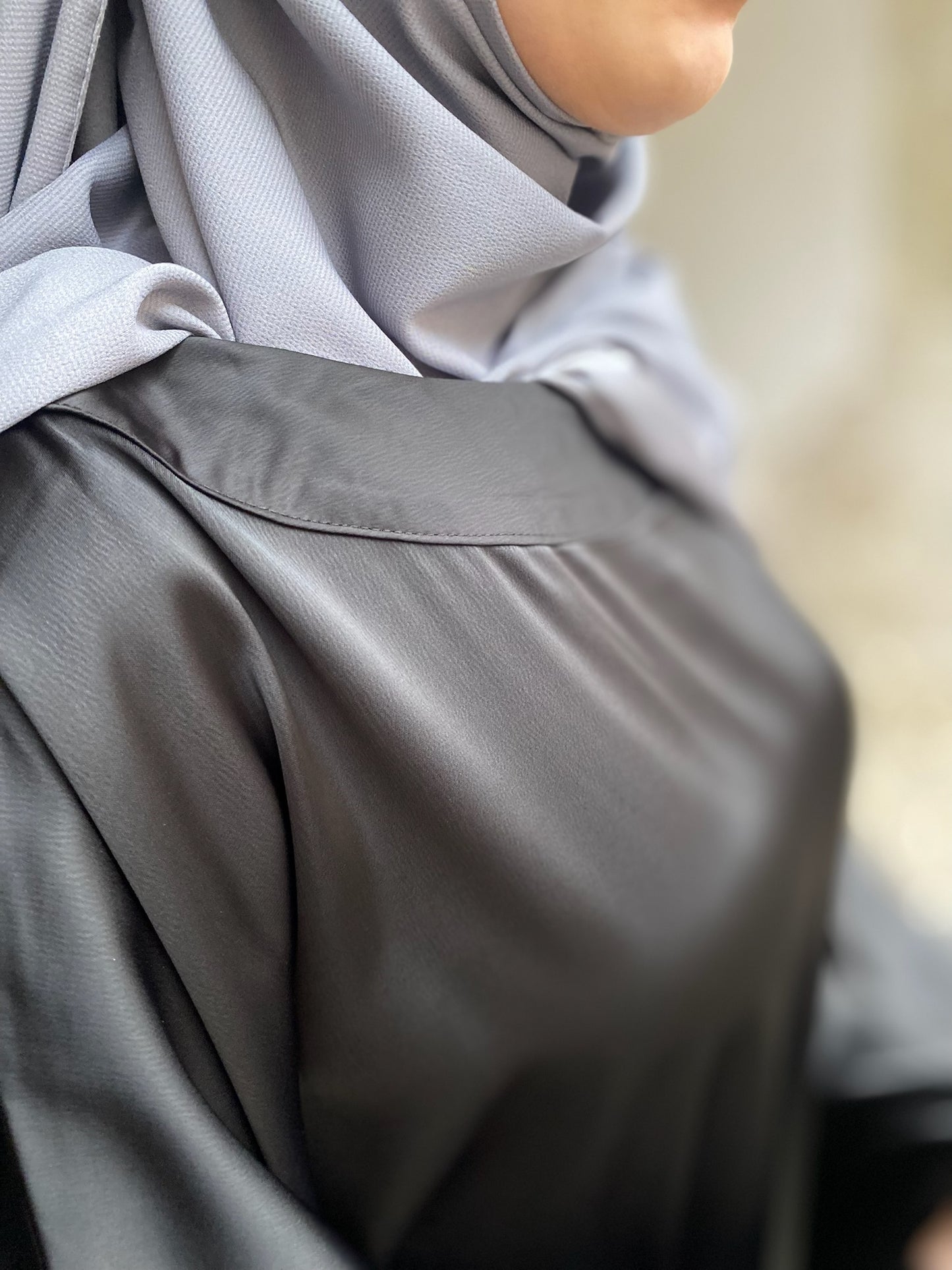 Abaya effet satiné manche papillon