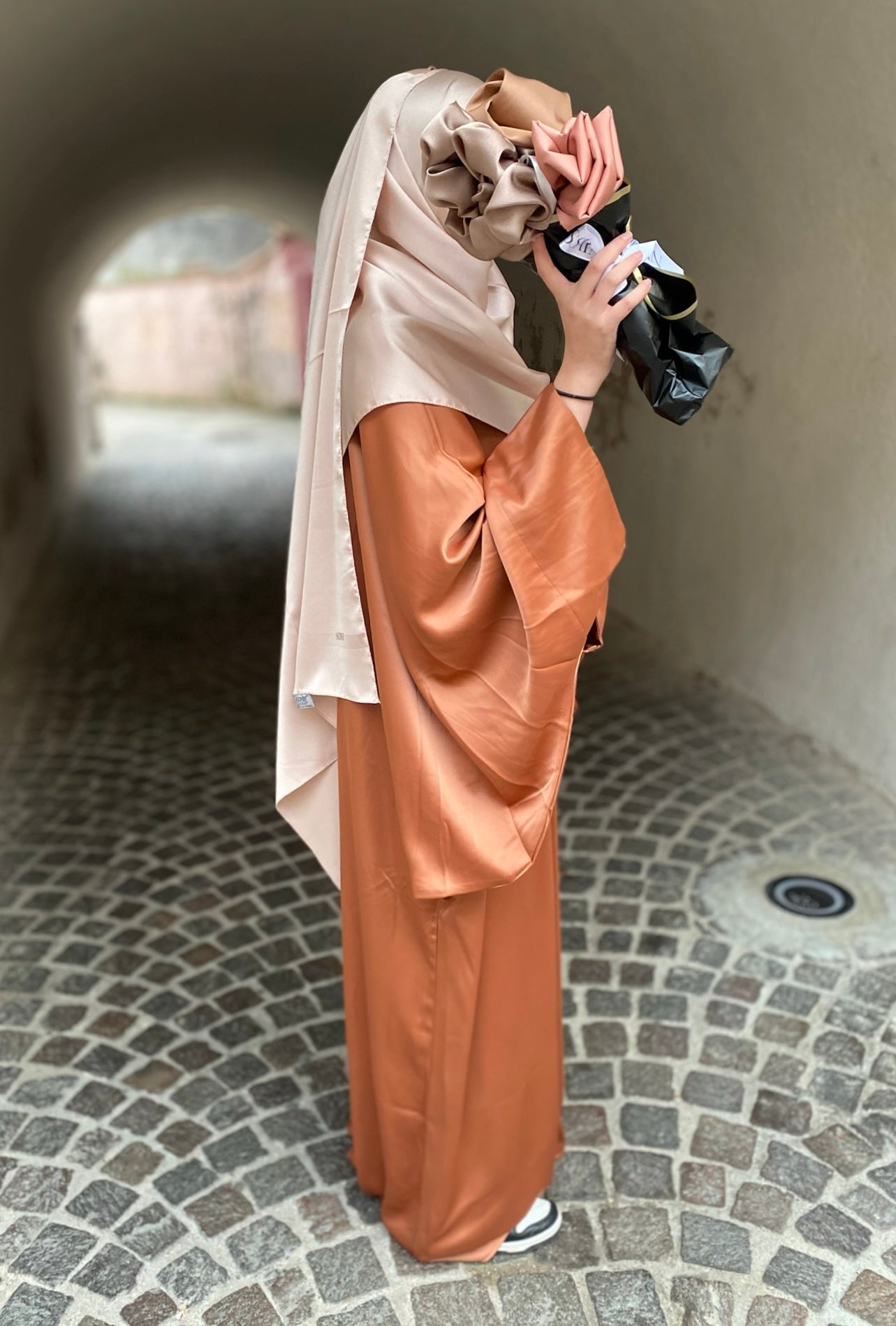 Abaya effet satiné manche papillon